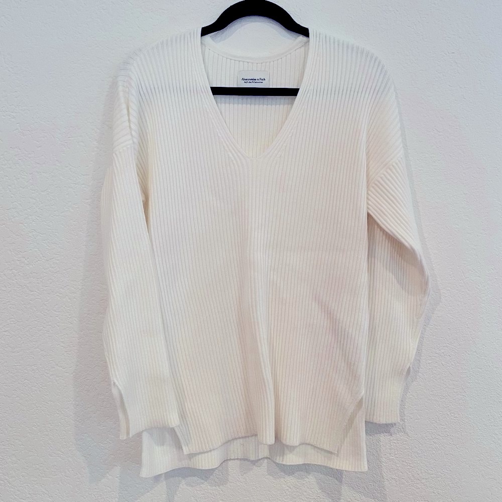 Abercrombie & Fitch Soft A&F Collection Women’s Oversized White V-Neck Sweater